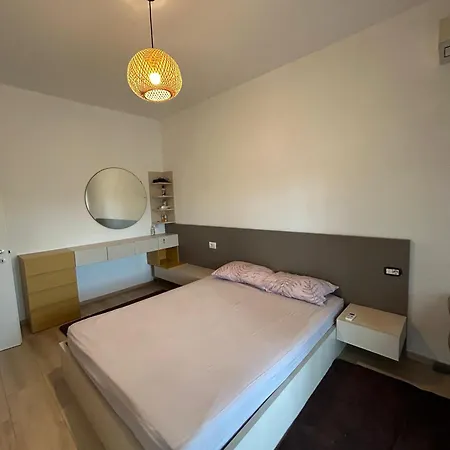 Fia 11 - Floor Tiran